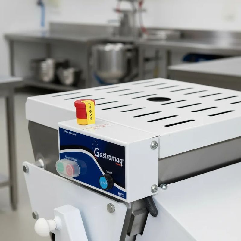 AMASSADEIRA-SEMI-RAPIDA-BASCULANTE-1-2CV-25KG-MBI-25-SSV6-BIVOLT---GASTROMAQ