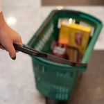 CESTA-DE-SUPERMERCADO-30L-PRETO-COM-RODINHAS---ACIMAQ